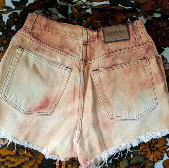 Vintage Bleached Cut-off Shorts - Picture 3 of 4